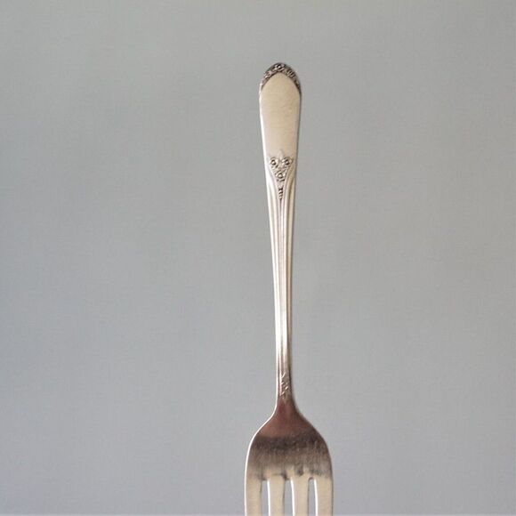 Wm Rogers IS Devonshire Aka Mary Lou 1938 Pattern Salad Fork Vintage Silverplate - Picture 8 of 11